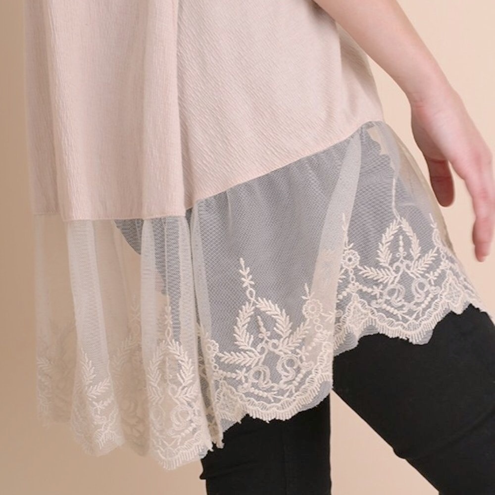 ✴️LAST ONE✴️ SIZE SMALL ☀️LACE HEMLINE TANK WITH CRINKLE FABRIC IN OATMEAL - Picture 3 of 7